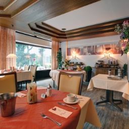 Breakfast room within restaurant Brenner Fotos