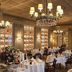 Sala de desayuno en el restaurante Hessischer Hof Fotos