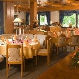 Sala colazione nel ristorante Parkhotel Fotos