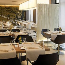 Breakfast room within restaurant Novotel Nuernberg Messezentrum Fotos