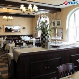 Salle du petit-déjeuner située dans le restaurant Fürstenhof Fotos