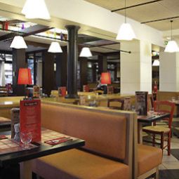 Salle du petit-déjeuner située dans le restaurant ibis Paris Porte d'Orléans Fotos
