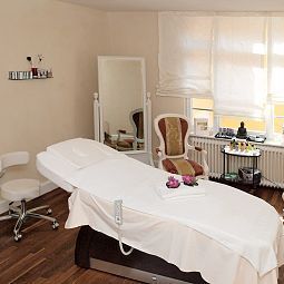 Kosmetik Heliopark Bad zum Hirsch Fotos