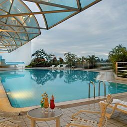 Pool Riverside Majestic Hotel Fotos