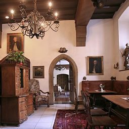 Hall Eisenhut Fotos
