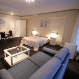 Chambre pour voyageurs d'affaires First Euroflat Fotos