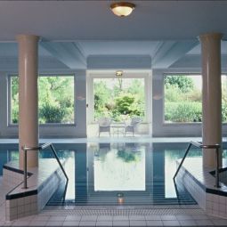 Pool Schloss Reinhartshausen Kempinski Fotos