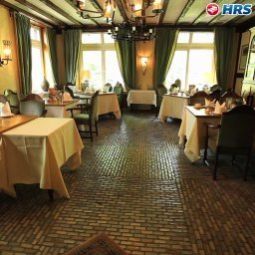 Salle du petit-déjeuner située dans le restaurant Romantik Hotel Hof zur Linde Fotos