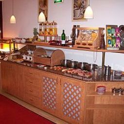 Buffet Astor Garni Fotos