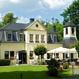Außenansicht Parkhotel Schloss Hohenfeld Fotos