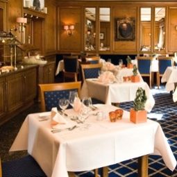Frühstücksraum Parkhotel Schloss Hohenfeld Fotos
