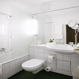 Badezimmer Golden Leaf Parkhotel im Lehel Fotos