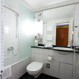 Badezimmer Golden Leaf Parkhotel im Lehel Fotos