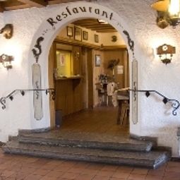 Hala Zum Dragoner Haupthaus Fotos