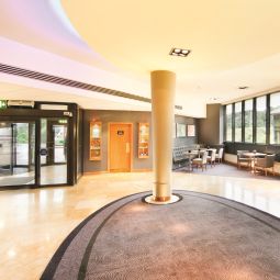 Холл Hilton Manchester Airport hotel Fotos