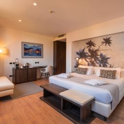Aemilia Hotel Болонья 