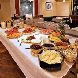 Buffet Central am Dom Fotos