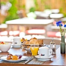 Breakfast room within restaurant Bavaria Fotos