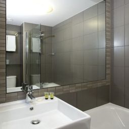 Bathroom Eden Plaza Fotos
