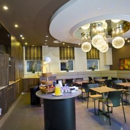 Breakfast room within restaurant Eden Plaza Fotos