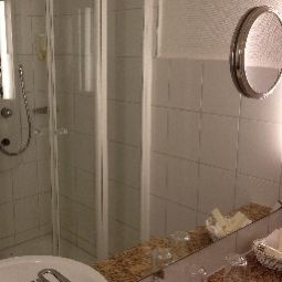 Badezimmer Best Western Premier Parkhotel Kronsberg Fotos
