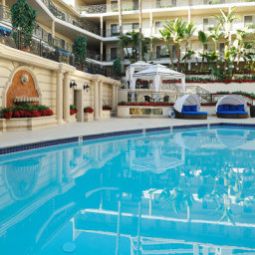 Pool Beverly Hills Plaza Hotel Fotos
