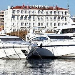 Vue extérieure Le Splendid Fotos