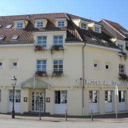 Am Theater Schwetzingen 