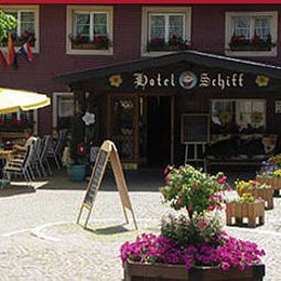 Außenansicht Schiff am Schluchsee Fotos