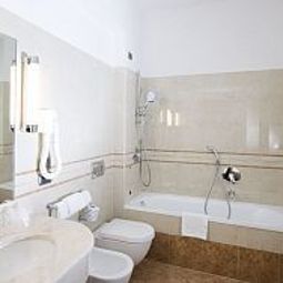 Bathroom Mediterraneo Grand Hotel Fotos