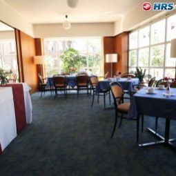 Sala de desayuno en el restaurante Meran Fotos