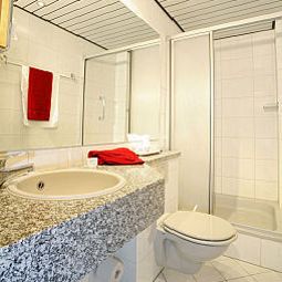 Bathroom Schumann by Centro Comfort Fotos