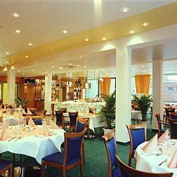 Salle du petit-déjeuner située dans le restaurant Seehof Fotos