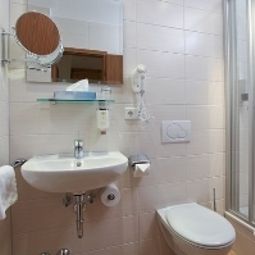 Bathroom Bayerischer Hof Garni & Boardinghouse Fotos