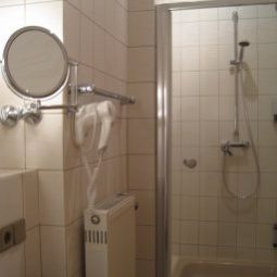 Bathroom Bayerischer Hof Garni & Boardinghouse Fotos