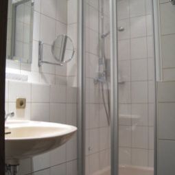Bathroom Bayerischer Hof Garni & Boardinghouse Fotos