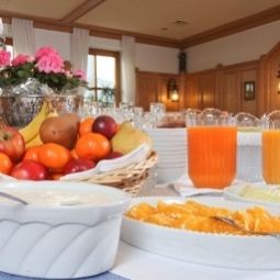 Buffet Bayerischer Hof Garni & Boardinghouse Fotos
