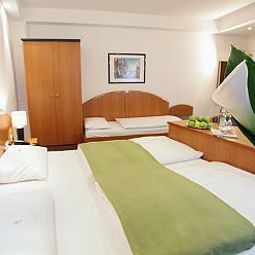 Room Condor by Centro Basic Fotos