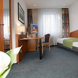 Room Condor by Centro Basic Fotos