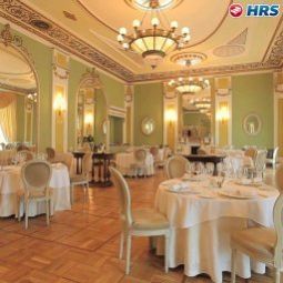 Sala de desayuno en el restaurante Sovietsky Historical Hotel Fotos