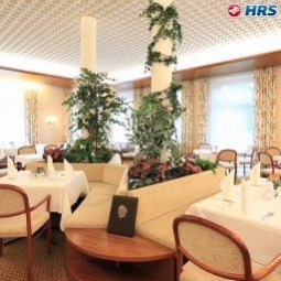 Salle du petit-déjeuner située dans le restaurant Alpina Fotos
