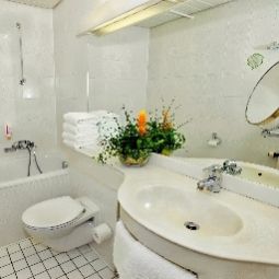 Bathroom Kleefelder Hof Garni Fotos