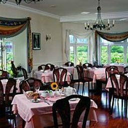 Salle du petit-déjeuner Vier Jahreszeiten Fotos