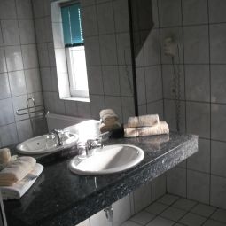 Cuarto de baño Zum Knurrhahn Fotos