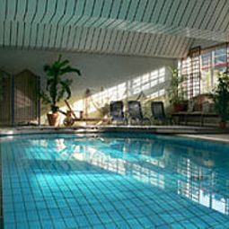 Piscina Faerber - Luig Franzen & Franzen Fotos