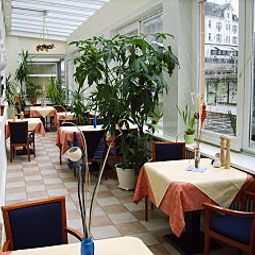 Frühstücksraum im Restaurant Quellenhof Kurhotel Fotos