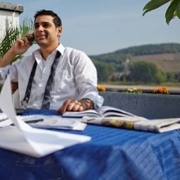 Außenansicht Vier Jahreszeiten Rhein-Hotel Fotos