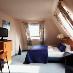  Vier Jahreszeiten Rhein-Hotel Fotos