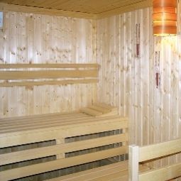 Wellnessbereich Golden Leaf Airport & Messe Fotos