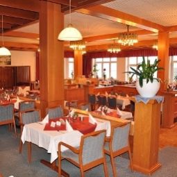 Breakfast room within restaurant Oberland Fotos